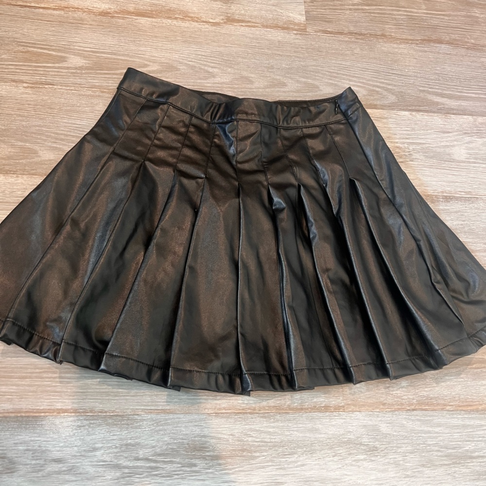 LEATHER PLEATED SKIRT